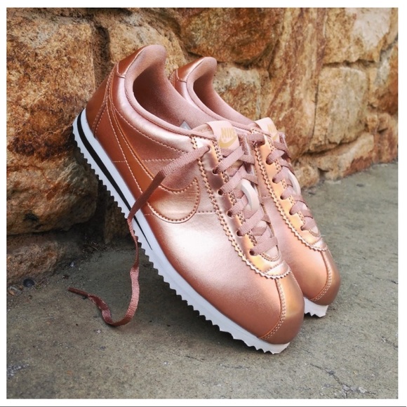 NIKE ROSE GOLD BRONZE WOMENS SHOES SIZE 8.5 SE - Picture 7 of 8